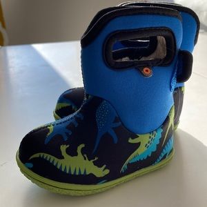 Toddler size 4 BOGS